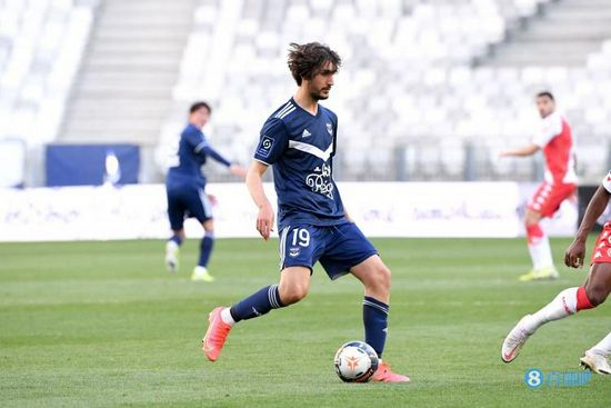 法甲德甲多队关注伊东纯也 尼斯处于领跑位置法国媒体TeamFootball报道，多支法国和德国球队有意引进兰斯的30岁进攻型中场伊东纯也。
